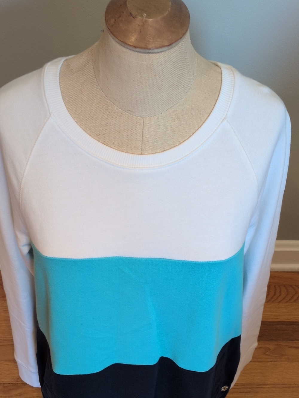 Lilly Pulitzer Luxletic Beach Combo White Aqua & Navy Colorblock Pullover Medium - Picture 3 of 13